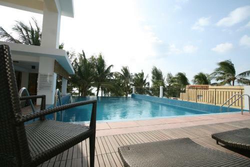 Hotel Crown Regency Beach Resort