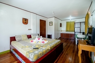 Hotel Reddoorz Plus @ Secret Garden Boracay