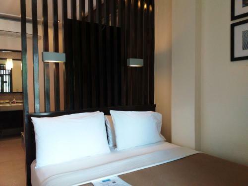 One Crescent Place Hotel