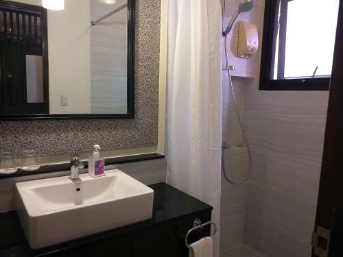 One Crescent Place Hotel