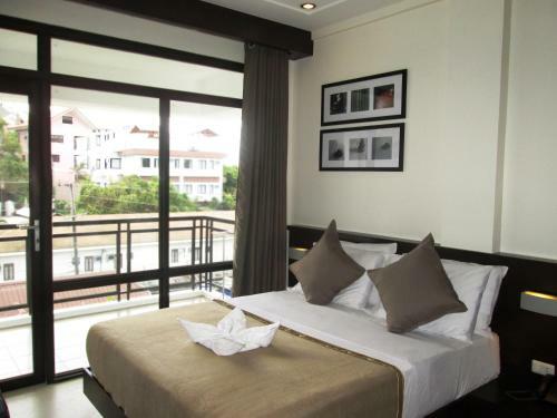 One Crescent Place Hotel
