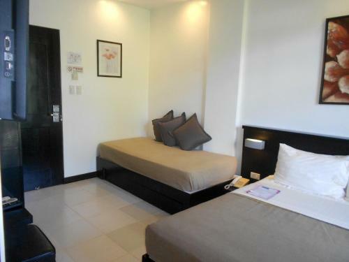One Crescent Place Hotel