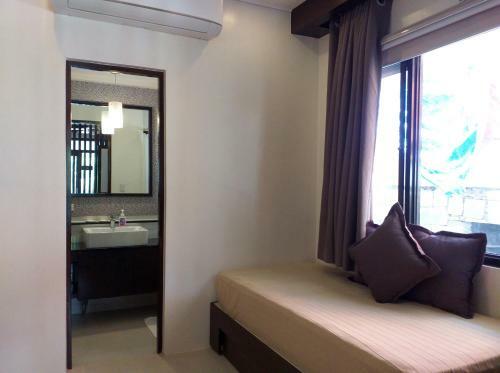 One Crescent Place Hotel