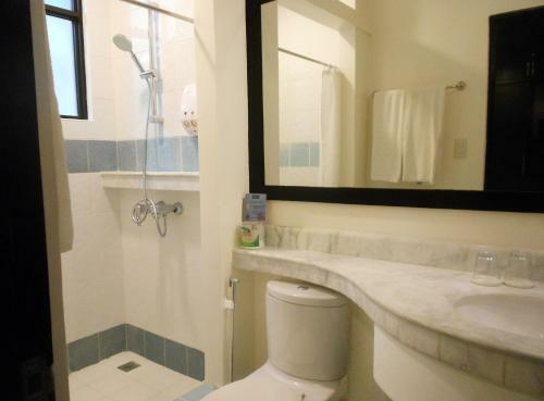 One Crescent Place Hotel