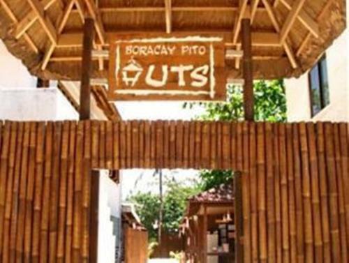 Hostal Boracay Pito Huts