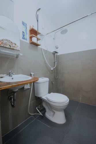 Hostal 8 Colors Beach House Resort