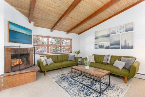 Updated, Spacious & Customizable 2 Br - Bbq, Backyard, Walk To Everything!