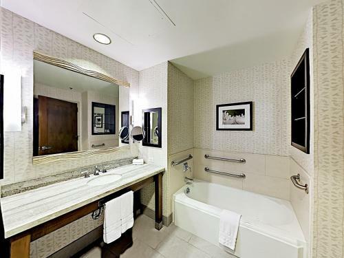 Hotel New Listing! Riverfront Resort Studio With Heated Pool - Gondola To Slopes!