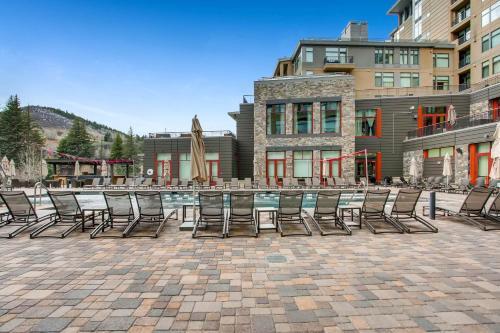 Hotel New Listing! Riverfront Resort Studio With Heated Pool - Gondola To Slopes!