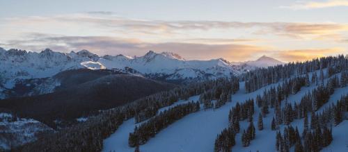 Hotel New Listing! Riverfront Resort Studio With Heated Pool - Gondola To Slopes!