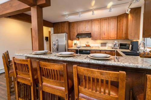 Incredible Two-story Condo On Ajax With Mountain Views