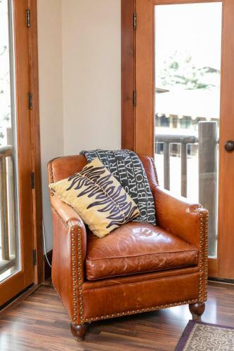 Incredible Two-story Condo On Ajax With Mountain Views