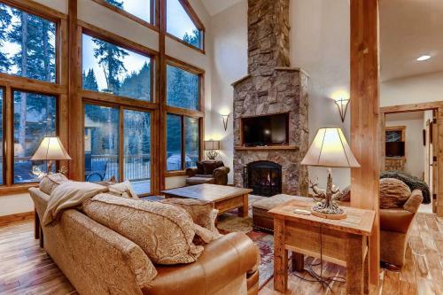 Breckenridge House With Deck And Hot Tub On 1 Acre!