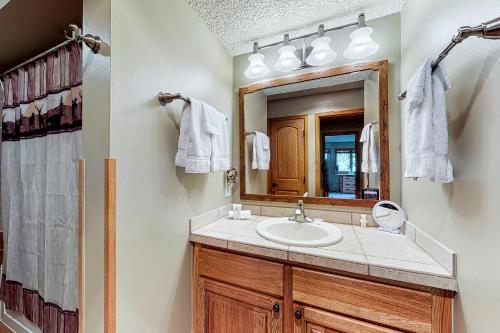 Woods Manor 101a