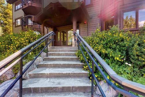 Woods Manor 101a