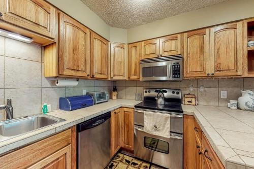 Woods Manor 101a