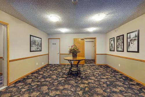 Woods Manor 101a