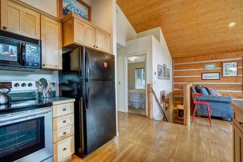 Daniels Mountain View Log Cabin Home