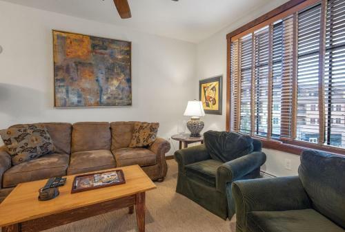 2 Bdr Main St Station Condo - All The Amenities