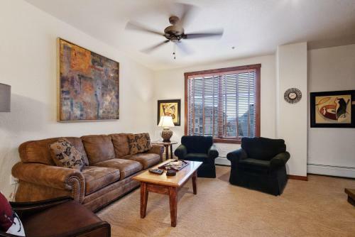 2 Bdr Main St Station Condo - All The Amenities