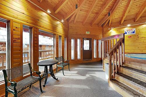 Apartamento New Listing! Ski-in Ski-out Corner Unit