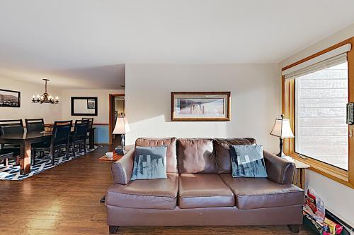 Apartamento New Listing! Ski-in Ski-out Corner Unit