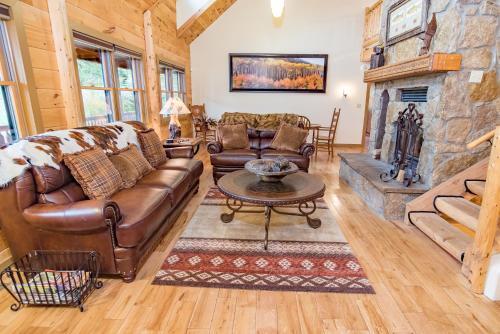Bear Creek Mining Lodge Mountain Style Hot Tub