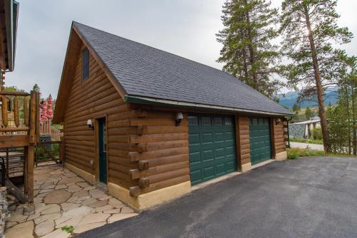Bear Creek Mining Lodge Mountain Style Hot Tub