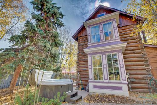 National Landmark Breck Log Cabin, Walk To Main St
