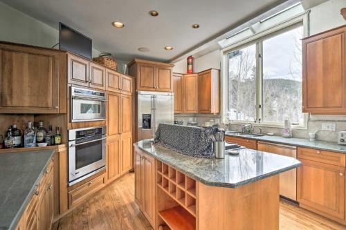 Mtn Retreat With Deck, 1 Mi To Main St Breckenridge!