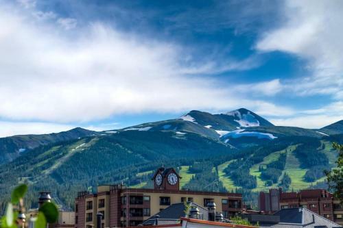 Gorgeous View In Town - Walk To Lifts
