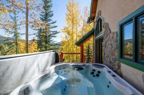 Woods Red Oak Townhome Hot Tub Sleeps 11