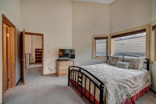 Atrium 304