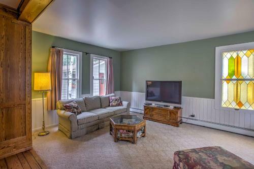 Victorian On Cottonwood Creek - Walk To Downtown!