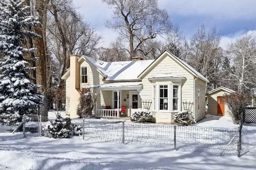 Victorian On Cottonwood Creek - Walk To Downtown!