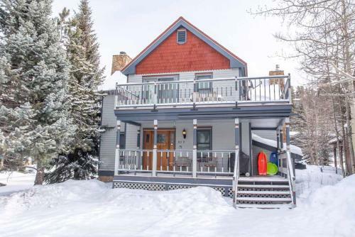 High Street Chalet