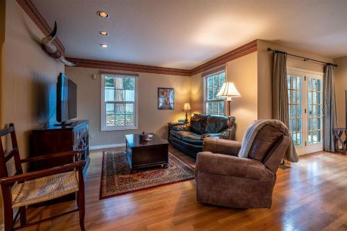 Elegant Colorado Springs Villa With Private Patio!