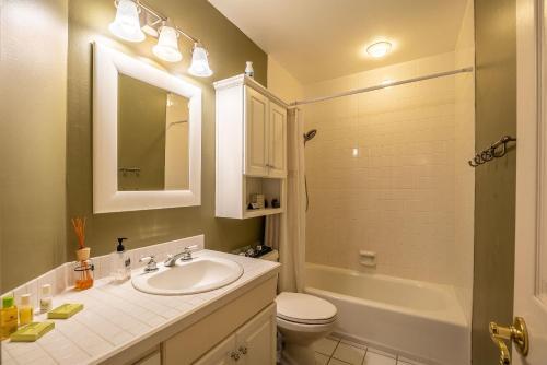 Elegant Colorado Springs Villa With Private Patio!