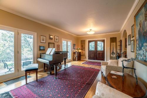 Elegant Colorado Springs Villa With Private Patio!