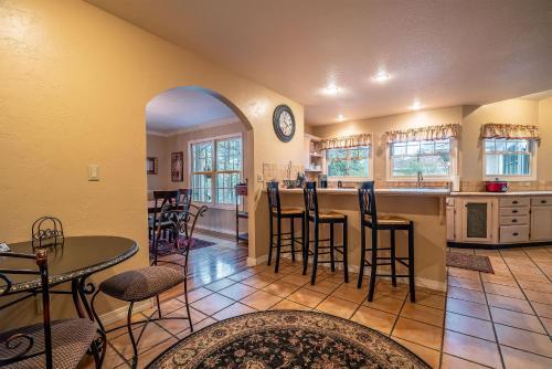Elegant Colorado Springs Villa With Private Patio!