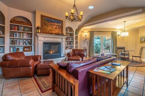 Elegant Colorado Springs Villa With Private Patio!