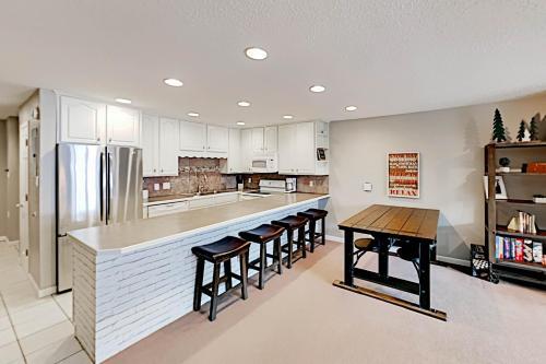 Apartamento Snowbridge Square - Mountain Views - Near Slopes Condo