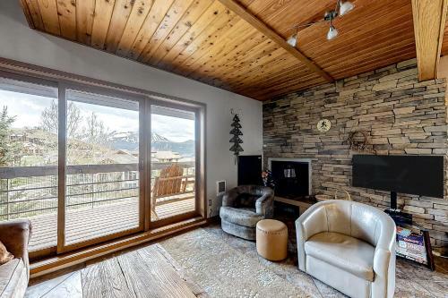 4 Mountain Peak Views