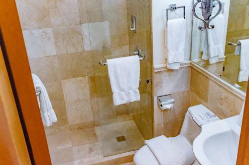Hotel Crown Regency Prince Resort