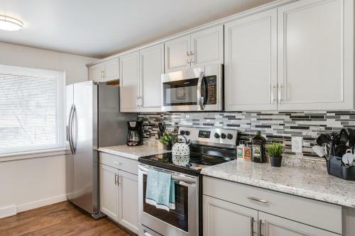 Quiet Getaway! Modern Kitchen And Foosball Table!