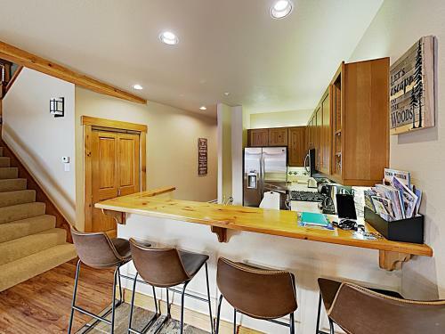 New Listing! Alpine Getaway With Deck, Near Skiing Home
