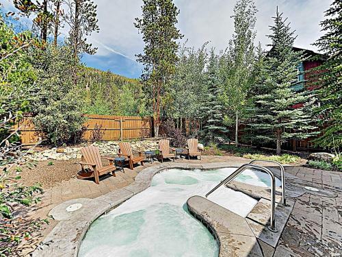 New Listing! Alpine Getaway With Deck, Near Skiing Home