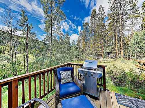 New Listing! Alpine Getaway With Deck, Near Skiing Home