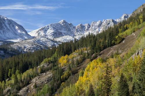 New Listing! Alpine Getaway With Deck, Near Skiing Home