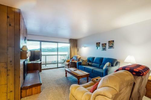 La Bonte Lake Views